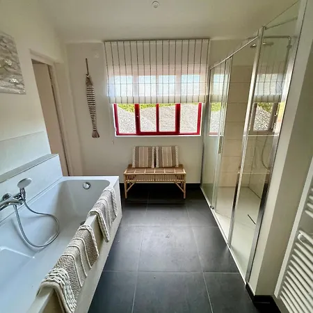 Beautiful House - Omaha 생-로-쉬르-메르